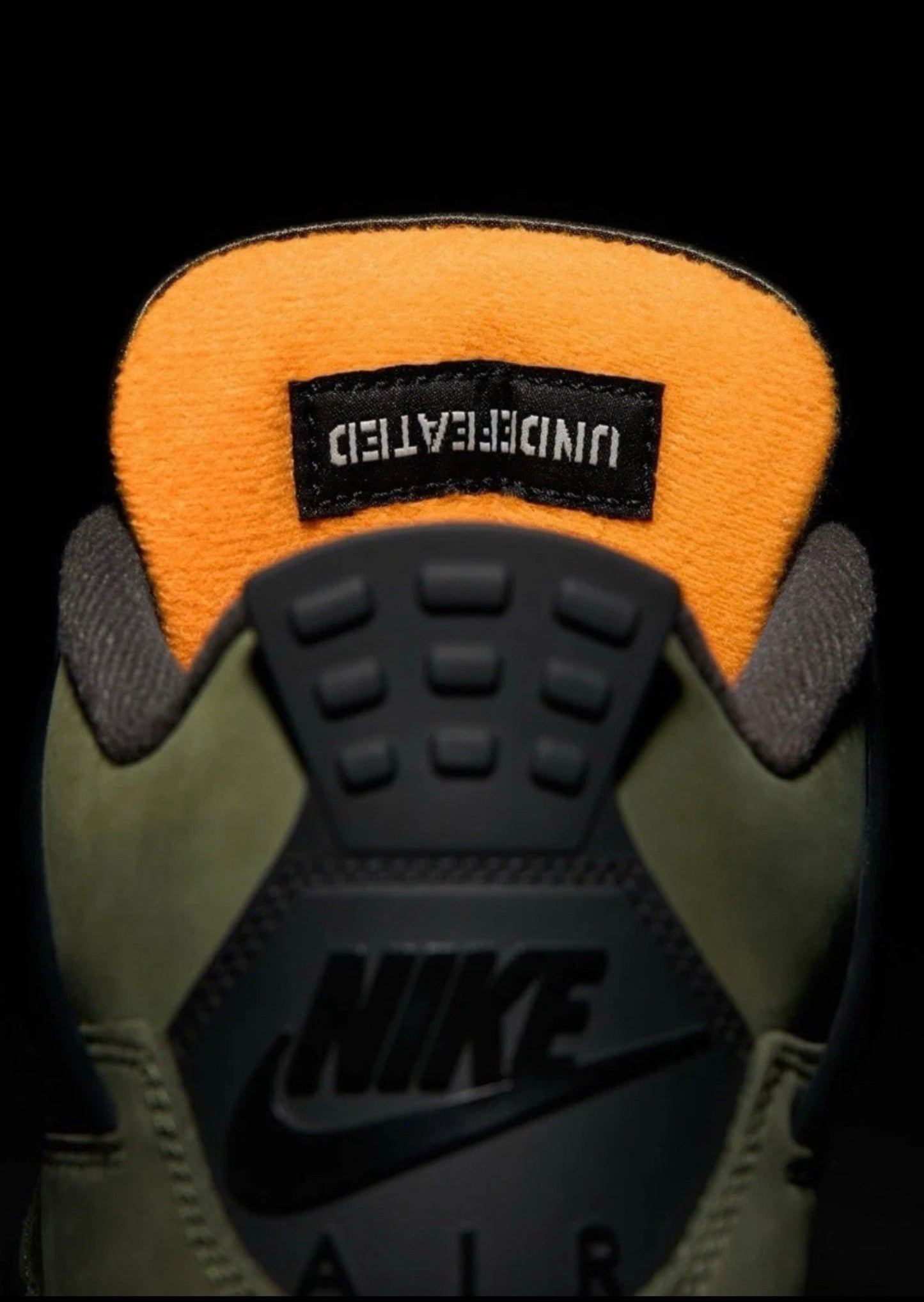 UNDEFEATED X JORDAN AJ 4 RETRO - DEEPGREEN/ CLEMENTINE Men’s Size 12.5