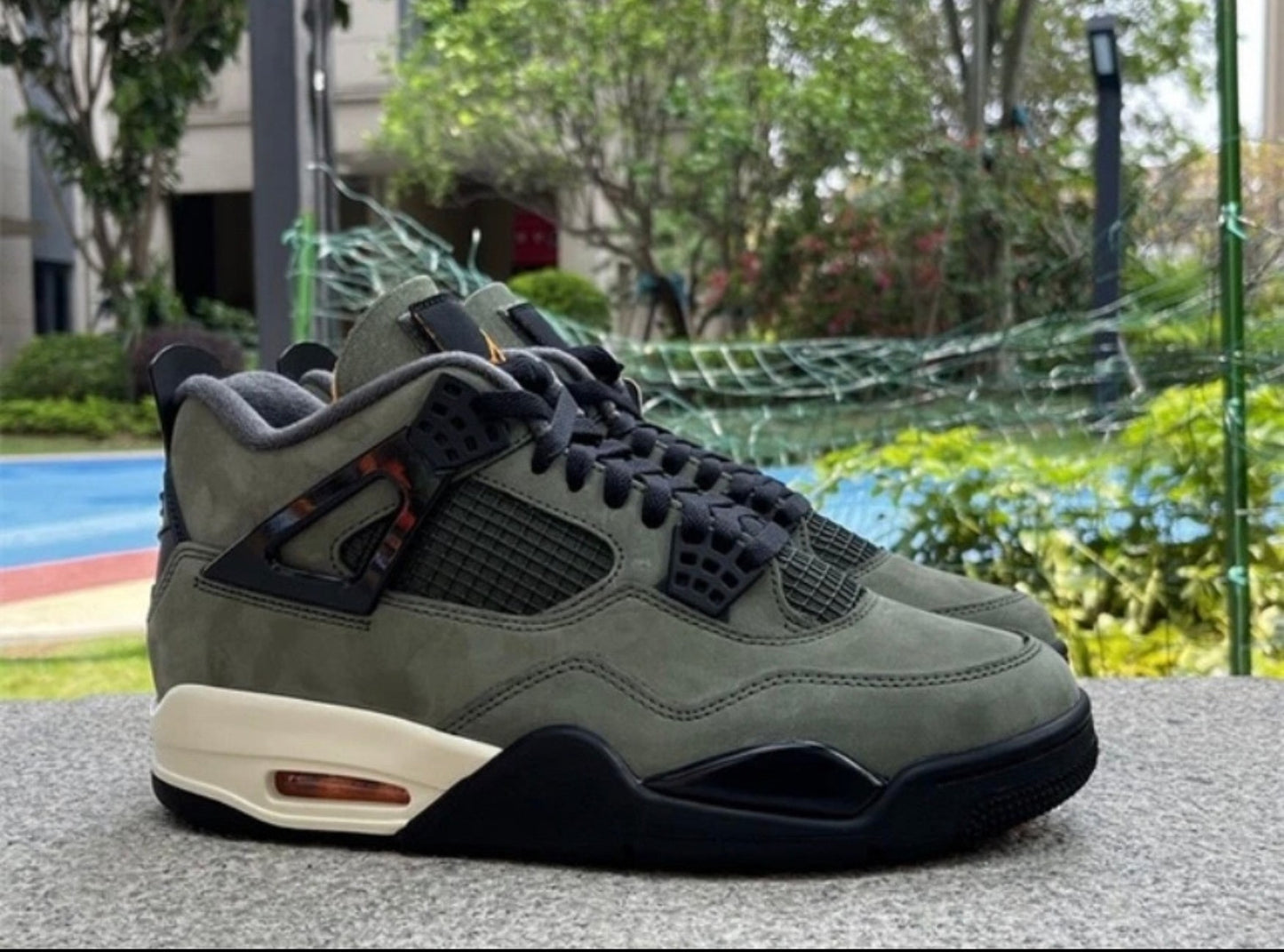 UNDEFEATED X JORDAN AJ 4 RETRO - DEEPGREEN/ CLEMENTINE Men’s Size 12.5