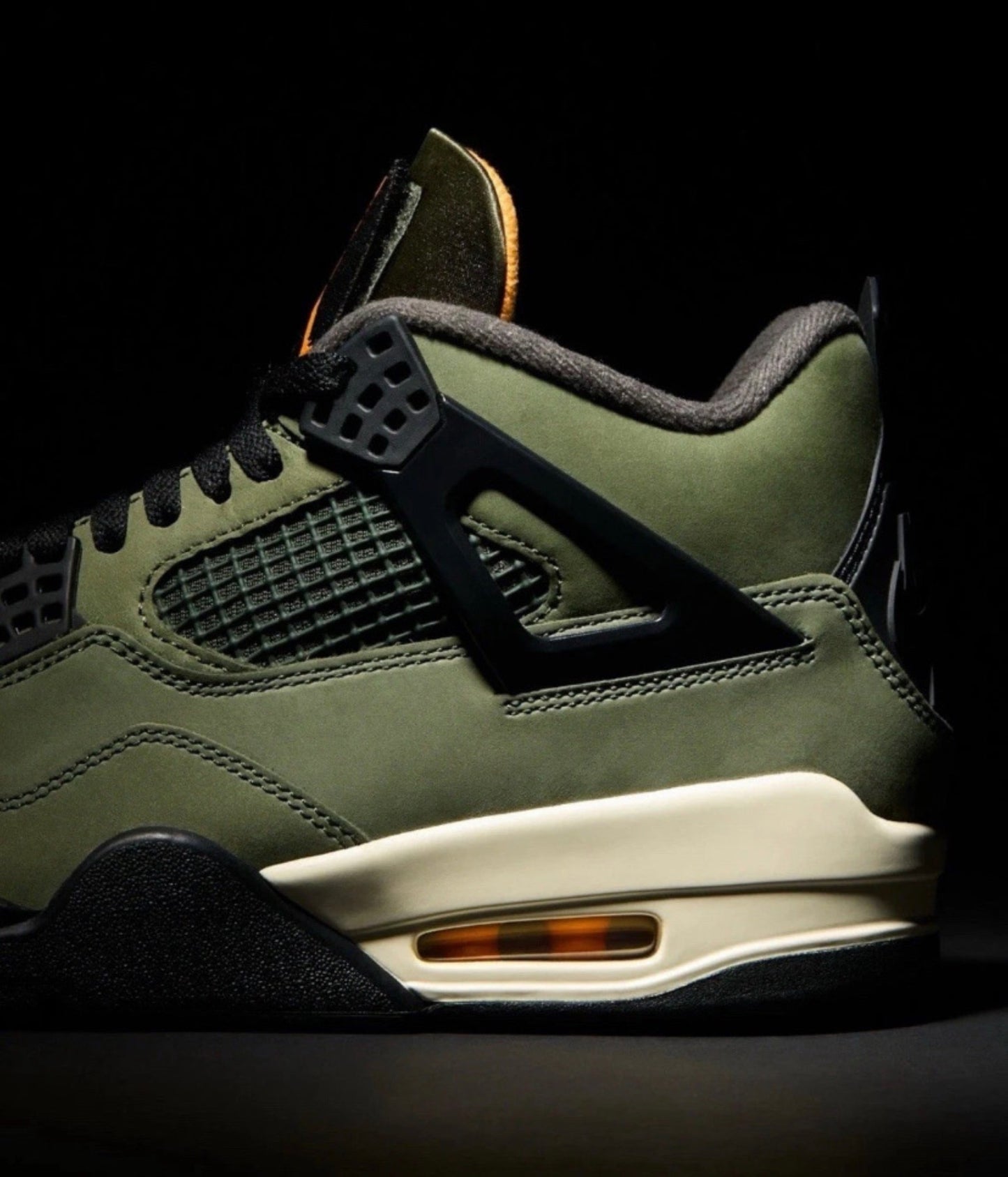 UNDEFEATED X JORDAN AJ 4 RETRO - DEEPGREEN/ CLEMENTINE Men’s Size 12.5