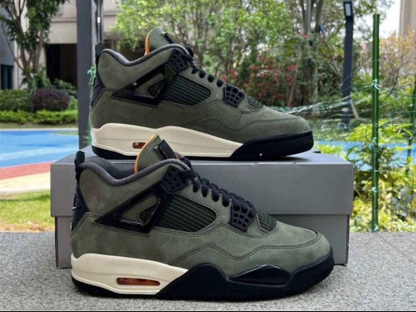 UNDEFEATED X JORDAN AJ 4 RETRO - DEEPGREEN/ CLEMENTINE Men’s Size 12.5