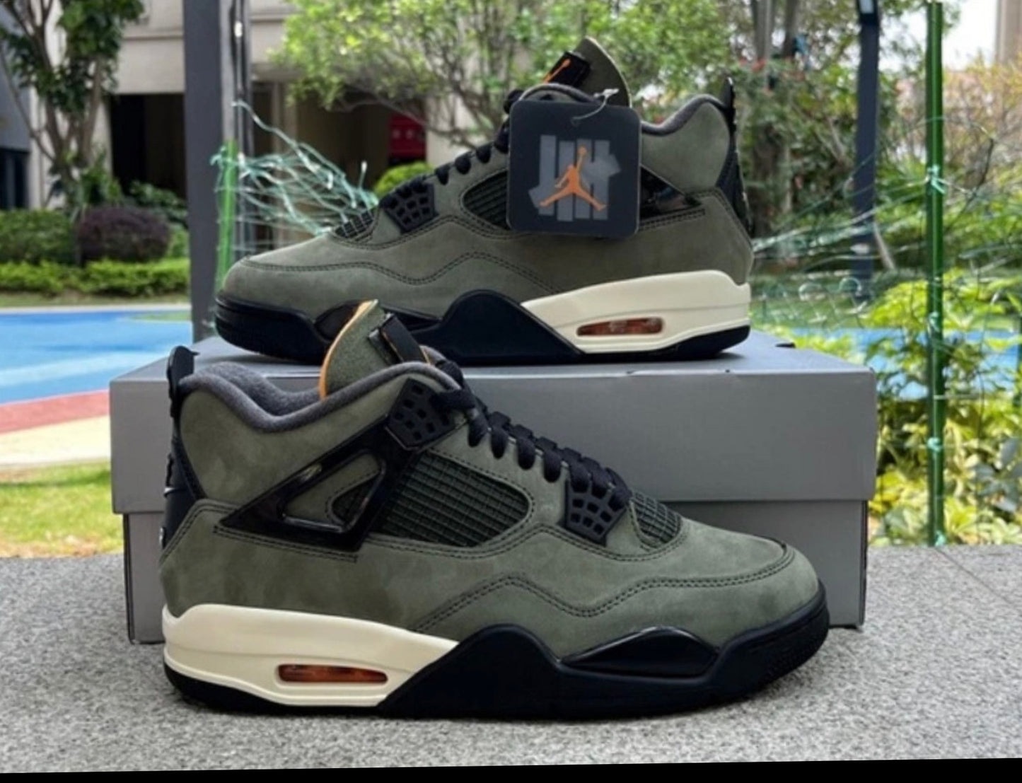 UNDEFEATED X JORDAN AJ 4 RETRO - DEEPGREEN/ CLEMENTINE Men’s Size 12.5