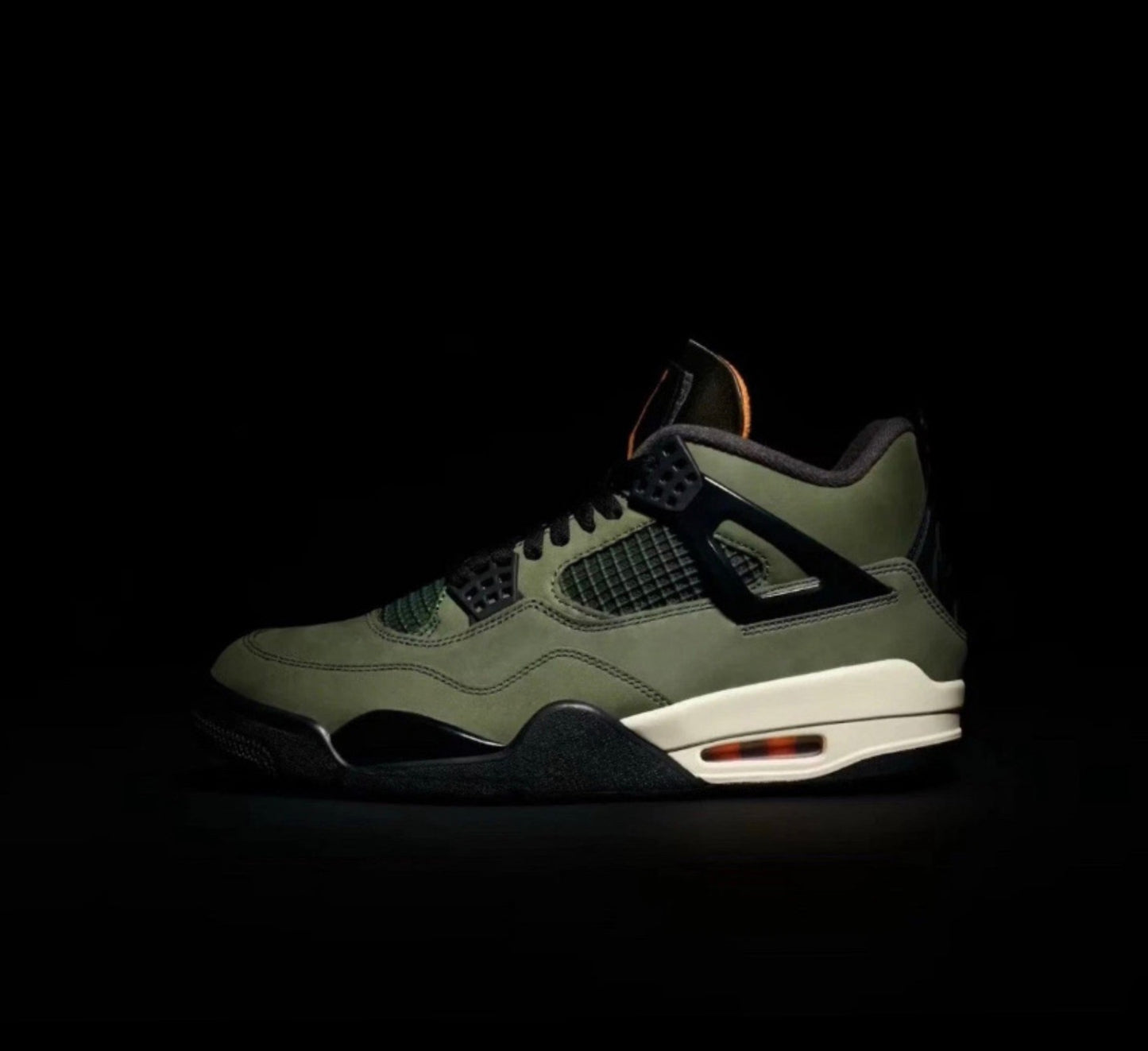 UNDEFEATED X JORDAN AJ 4 RETRO - DEEPGREEN/ CLEMENTINE Men’s Size 12.5